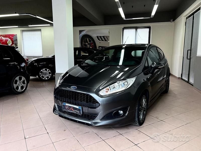 Usata Ford Fiesta ST-Line 75 CV (55 kW) 2017 Grigio Berlina