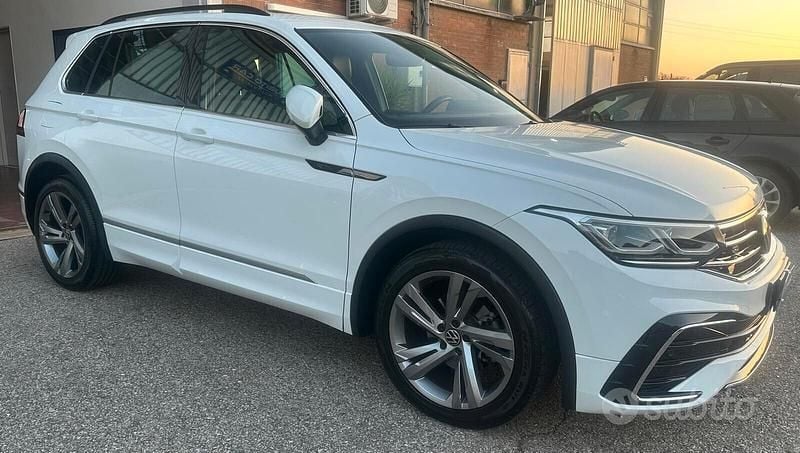 Usata VW Tiguan R-line 150 CV (110 kW) 2022 Bianco SUV