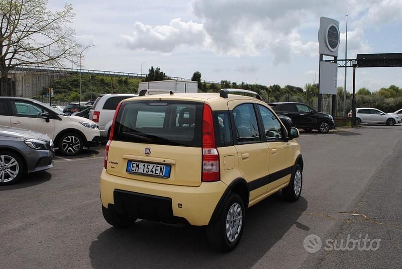 Second-hand Fiat Panda 4x4 Climbing 69 CP (50 kW) 2012 Galben Hatchback