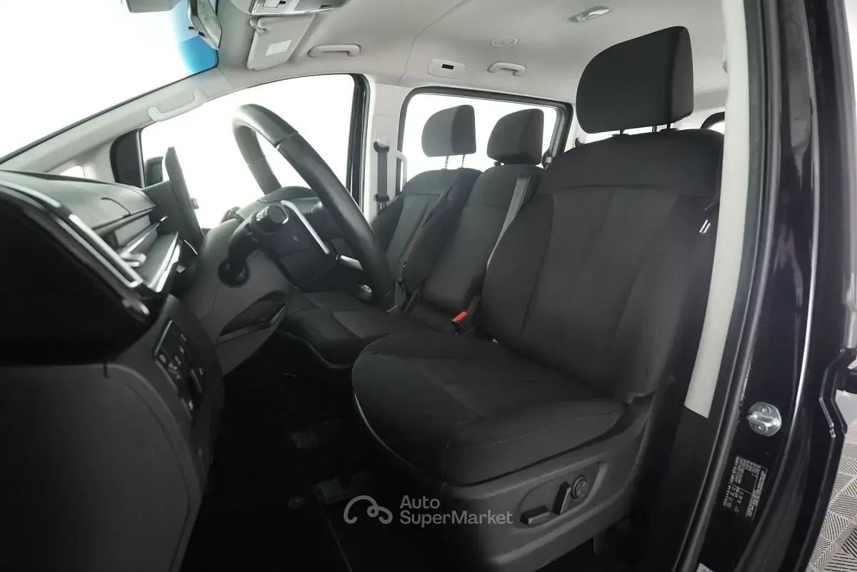 Usata Hyundai Staria 177 CV (130 kW) 2023 Nero Monovolume
