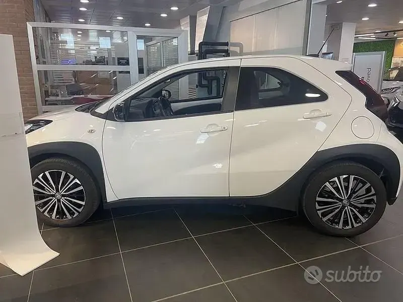 Usata Toyota Aygo X Active 72 CV (52 kW) 2022 Bianco SUV