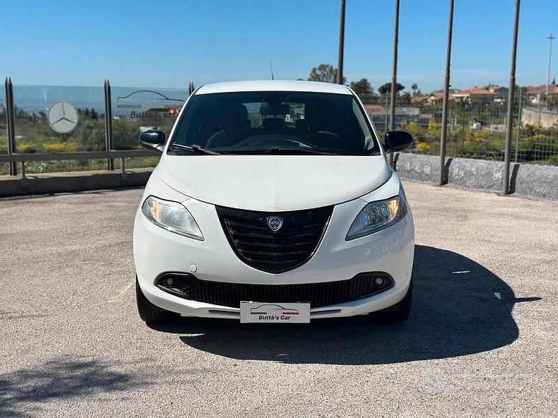 Usata Lancia Ypsilon S 95 CV (69 kW) 2014 Bianco Utilitaria
