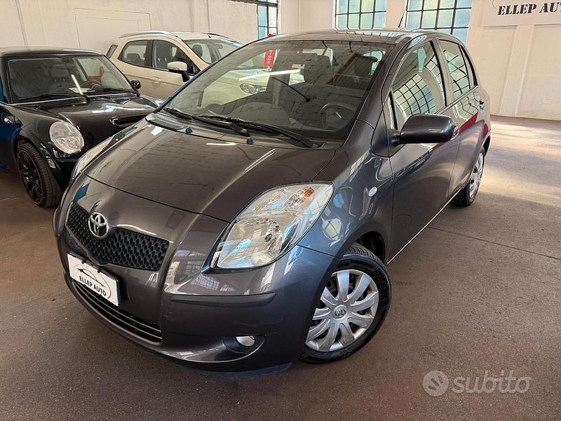 Usata Toyota Yaris Sol 87 CV (63 kW) 2008 Grigio Utilitaria
