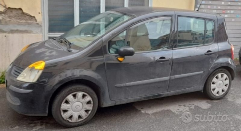 Usata 2005 Renault Modus Monovolume | 500 € - Immagine 1/2