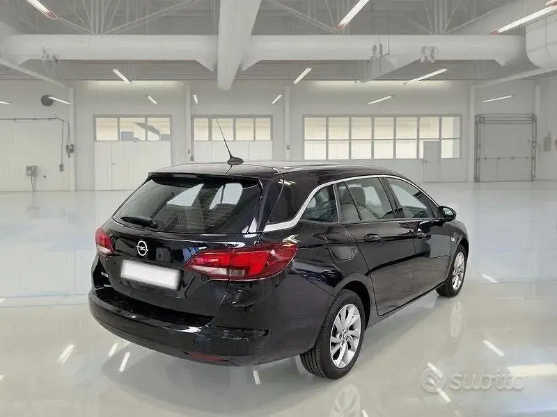 Usata Opel Astra Business Elegance 122 CV (89 kW) 2022 Nero Utilitaria