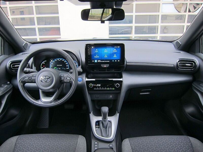 Usata Toyota Yaris Hybrid Lounge 131 CV (96 kW) 2024 Bianco Berlina