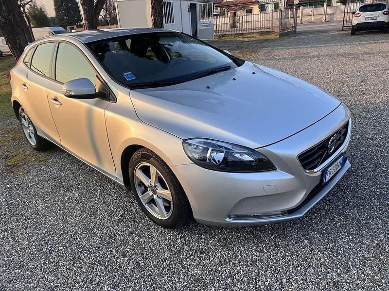 Usata Volvo V40 R-Design Momentum 120 CV (88 kW) 2016 Other Berlina