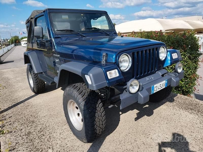 Usado Jeep Wrangler Sport 177 HP (130 kW) 2002 Azul SUV