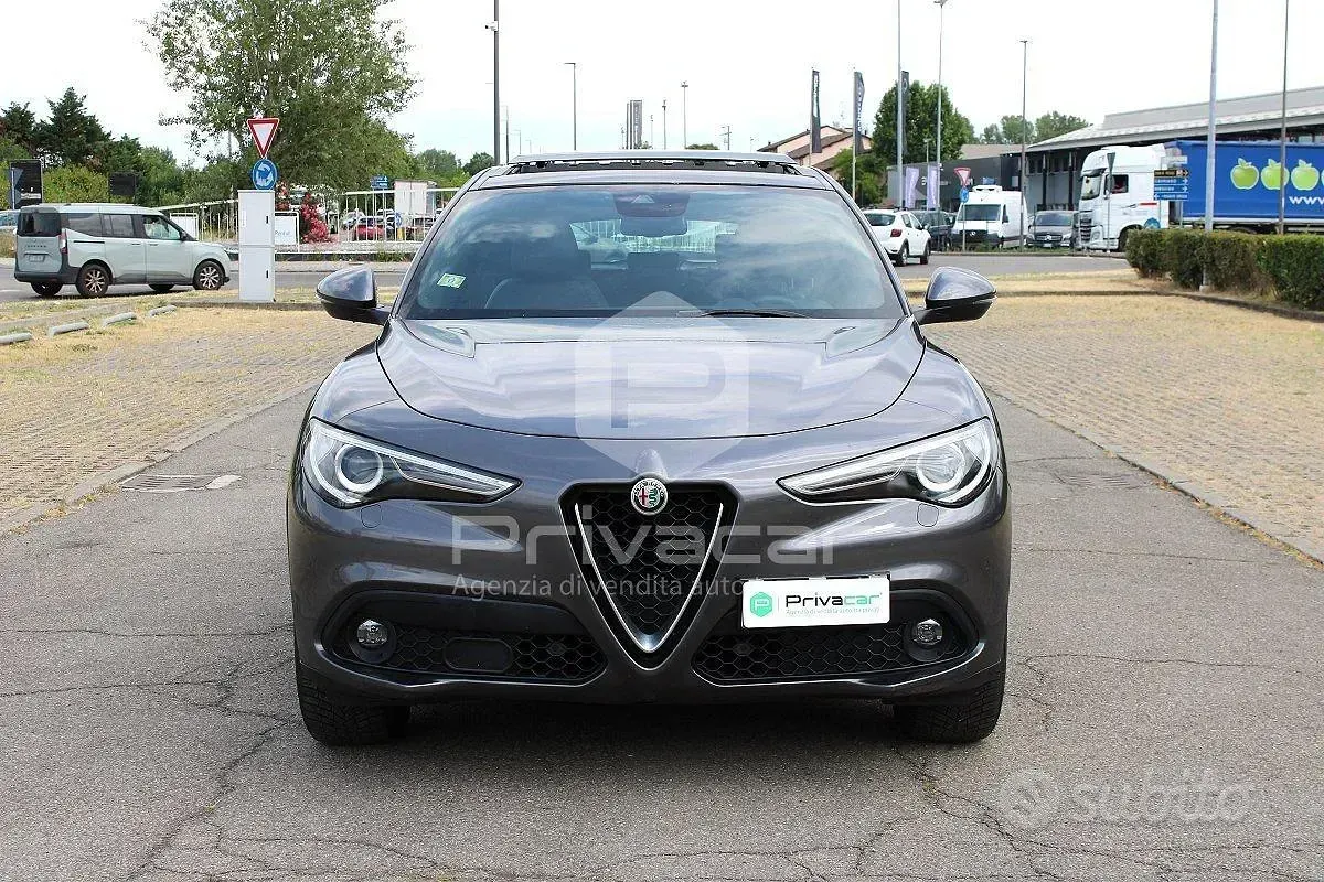Usata Alfa Romeo Stelvio Executive 210 CV (154 kW) 2017 Grigio SUV