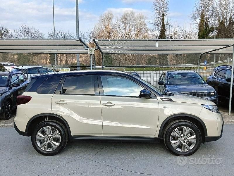 Usata Suzuki Vitara Cool 110 CV (80 kW) 2025 Avorio t. nero metallizzato SUV