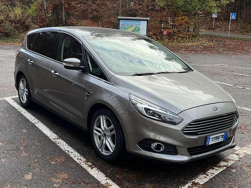 Usata Ford S-MAX Titanium 179 CV (131 kW) 2015 Grigio Monovolume
