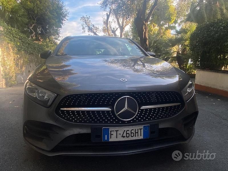 Usata Mercedes A180 Premium 116 CV (85 kW) 2018 Grigio Berlina