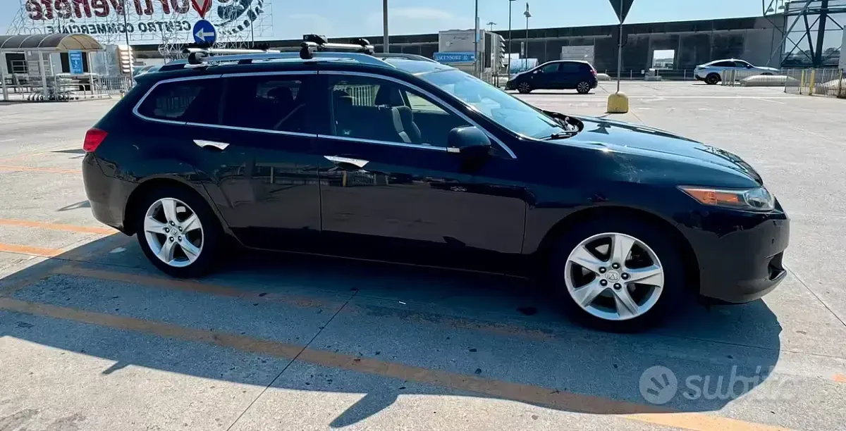 Usata Honda Accord 150 CV (110 kW) 2010 Nero Station wagon