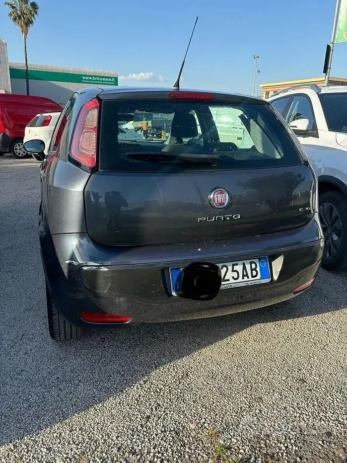 Usata Fiat Punto 77 CV (56 kW) 2010 Utilitaria