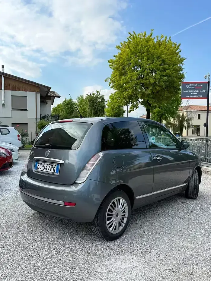 Usata Lancia Ypsilon 60 CV (44 kW) 2010 Grigio Utilitaria