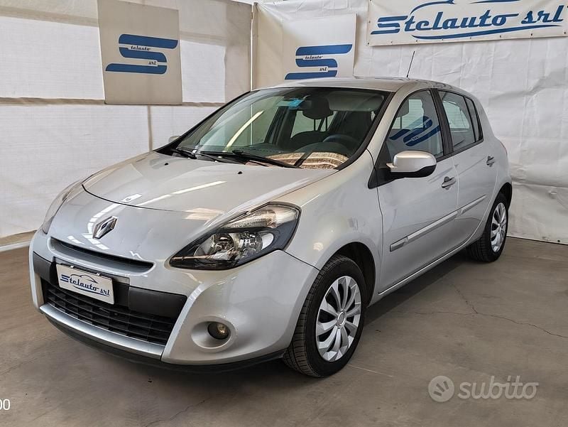 Usata Renault Clio II Dynamique 74 CV (54 kW) 2009 Grigio Berlina