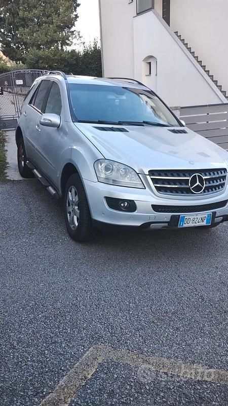 Grigio Usata 2006 Mercedes ML320 SUV | 5500 € (Ottimo prezzo) - Immagine 1/4