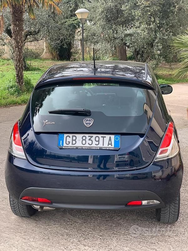 Usata Lancia Ypsilon 69 CV (50 kW) 2020 Blu Utilitaria