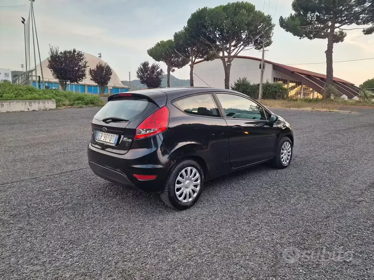 Usata Ford Fiesta Titanium 68 CV (50 kW) 2011 Nero Berlina