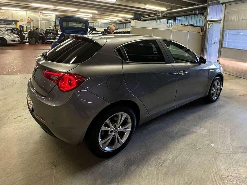 Usata Alfa Romeo Giulietta 105 CV (77 kW) 2015 Argento Utilitaria