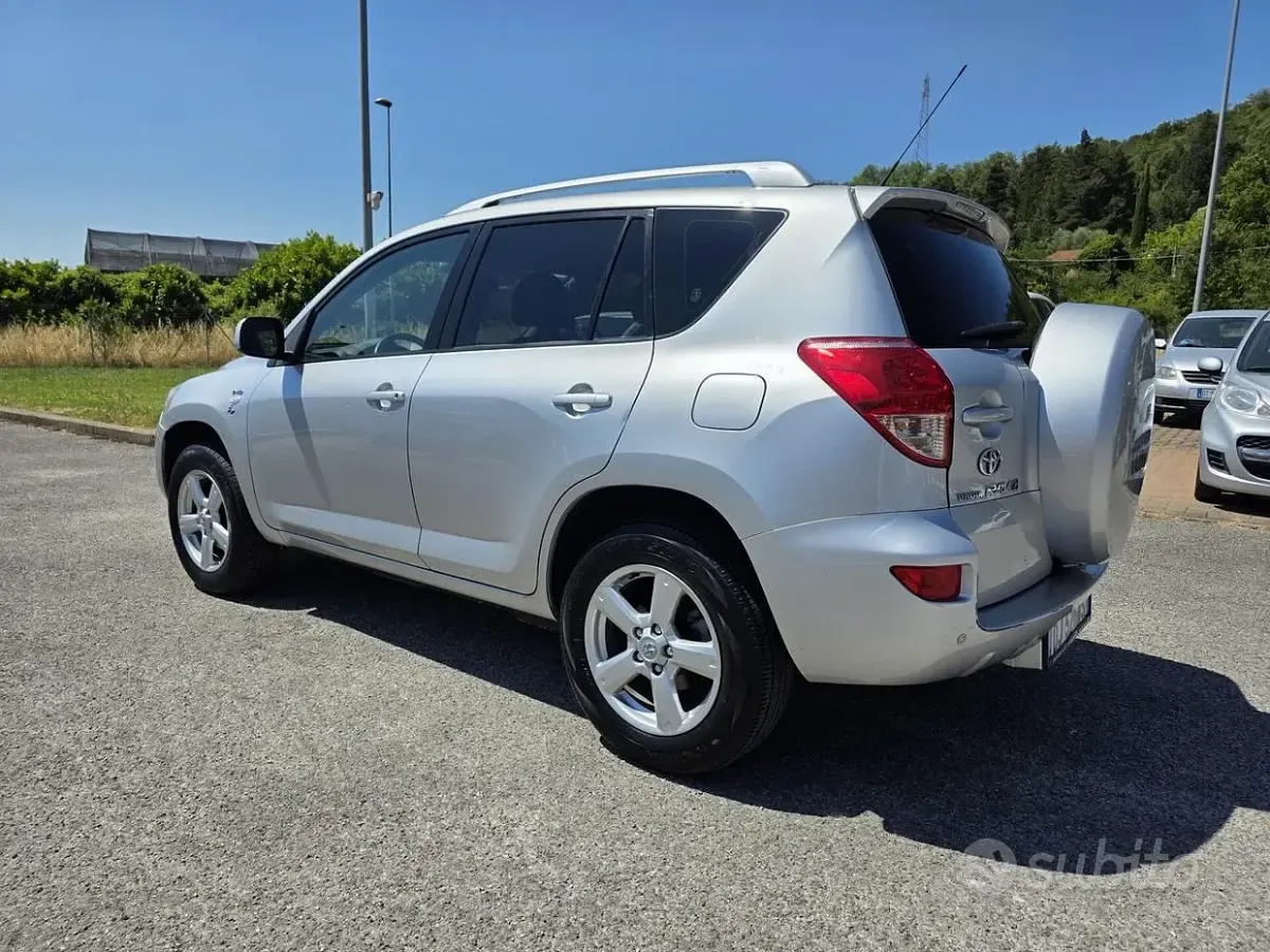 Usata Toyota RAV4 Luxury 136 CV (100 kW) 2007 Grigio SUV