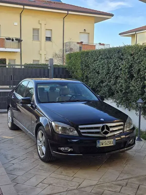 Usata Mercedes C220 Avantgarde 170 CV (125 kW) 2009 Nero Berlina