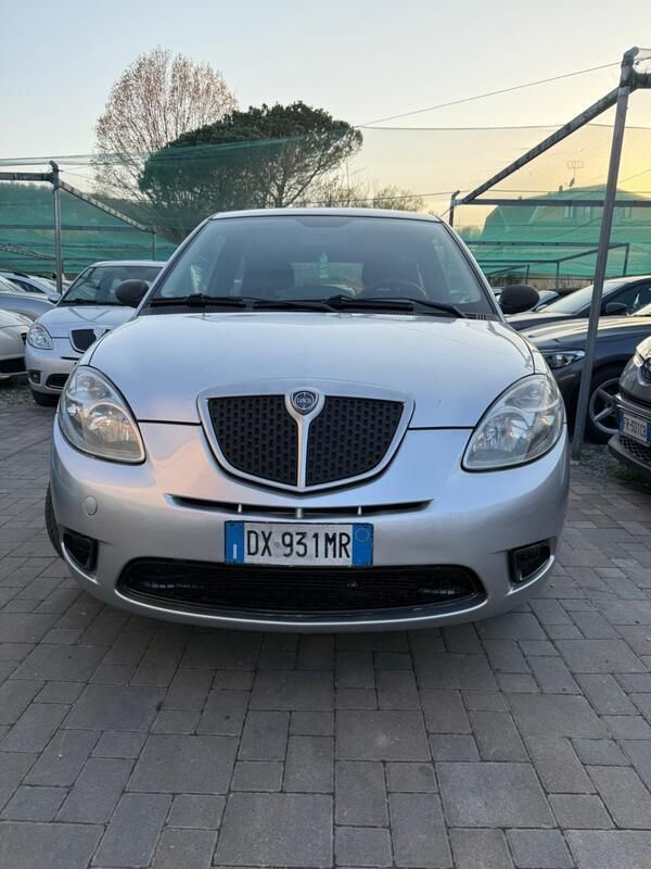 Usata Lancia Ypsilon 77 CV (56 kW) 2009 Argento Utilitaria