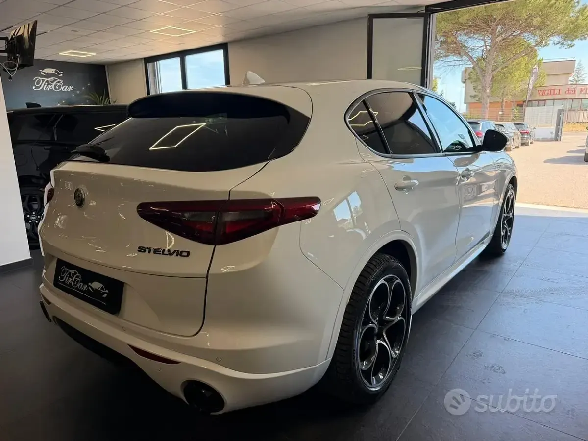 Usata Alfa Romeo Stelvio Veloce 209 CV (153 kW) 2022 Bianco SUV