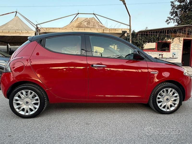 Usata Lancia Ypsilon 69 CV (50 kW) 2013 Rosso Utilitaria