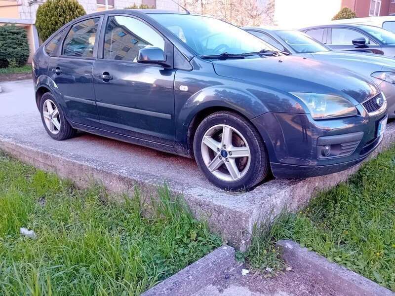Usata Ford Focus 116 CV (85 kW) 2006 Grigio Berlina