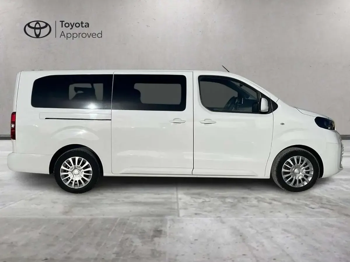 Usata Toyota Proace Lounge 144 CV (105 kW) 2025 Bianco Monovolume