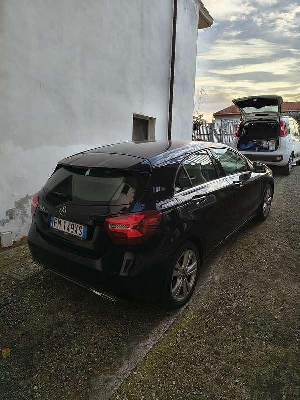 Usata Mercedes A180 Premium 109 CV (80 kW) 2017 Berlina