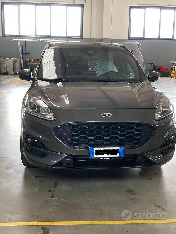 Grigio Usata 2023 Ford Kuga SUV | 24.200 € (Buon prezzo) - Immagine 1/4