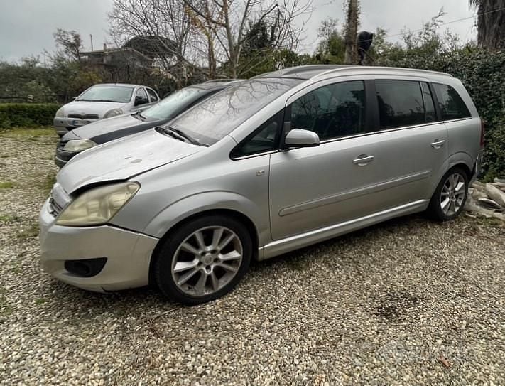 Usata Opel Zafira Cosmo 120 CV (88 kW) 2008 Grigio Monovolume