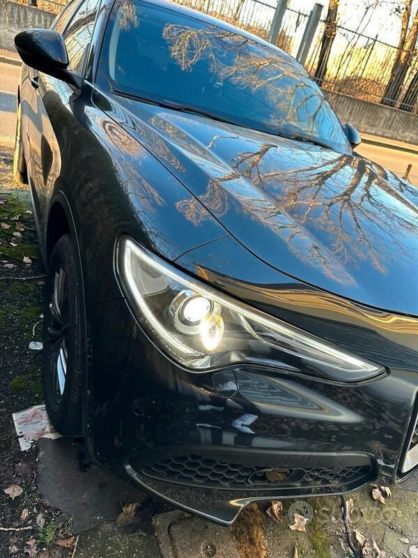 Usata 2019 Alfa Romeo Stelvio SUV | 16.000 € - Immagine 1/4