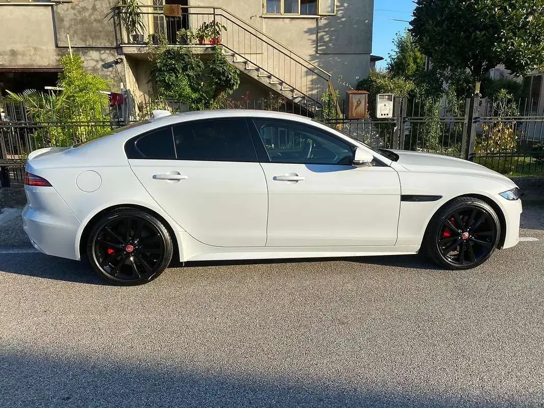 Usata Jaguar XE R-Dynamic 179 CV (131 kW) 2019 Berlina