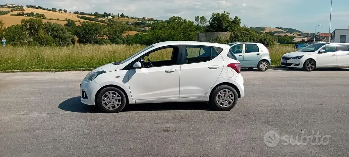 Usata Hyundai i10 67 CV (49 kW) 2015 Bianco Utilitaria