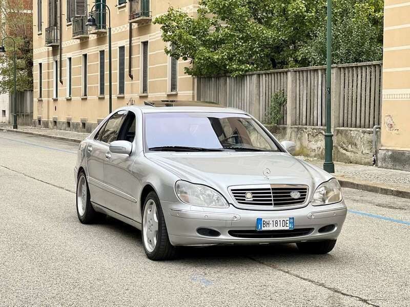 Usata Mercedes S500 299 CV (219 kW) 2000 Argento Berlina