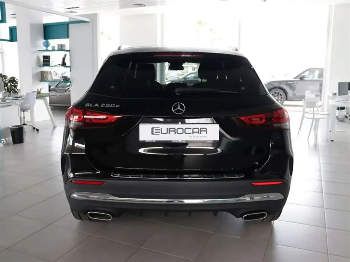 Usata Mercedes GLA250 Premium 160 CV (117 kW) 2022 Nero / black SUV