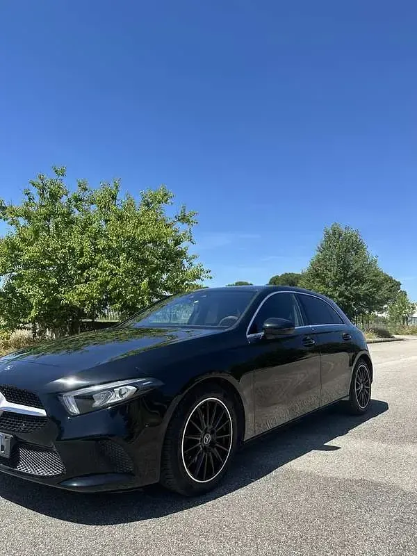 Usata Mercedes A180 Business 136 CV (100 kW) 2020 Nero Berlina