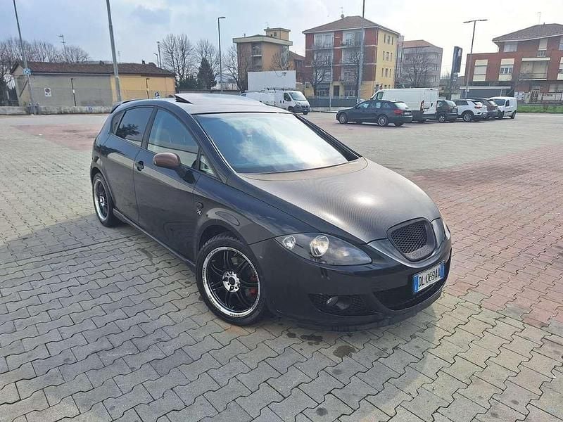 Usata Seat Leon Stylance 102 CV (75 kW) 2007 Nero Utilitaria