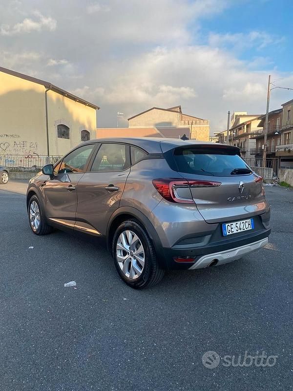 Usata Renault Captur Intens 116 CV (85 kW) 2021 Grigio SUV