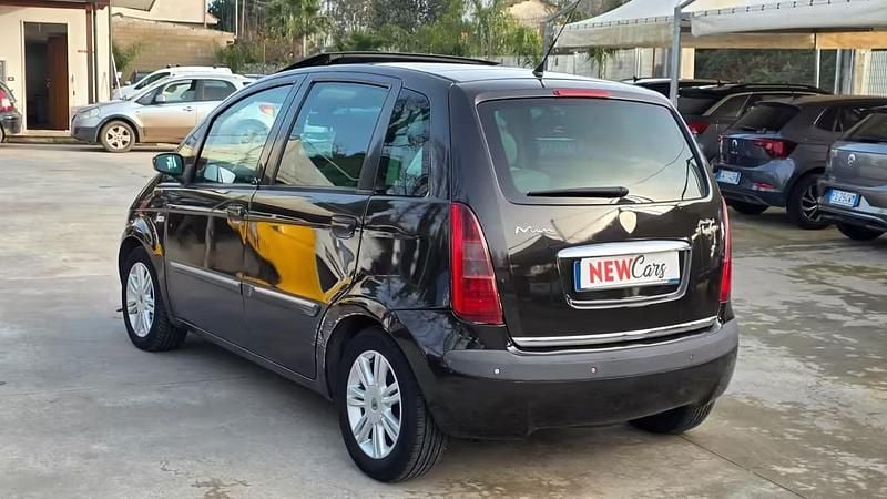 Usata Lancia Musa 90 CV (66 kW) 2006 Nero Monovolume
