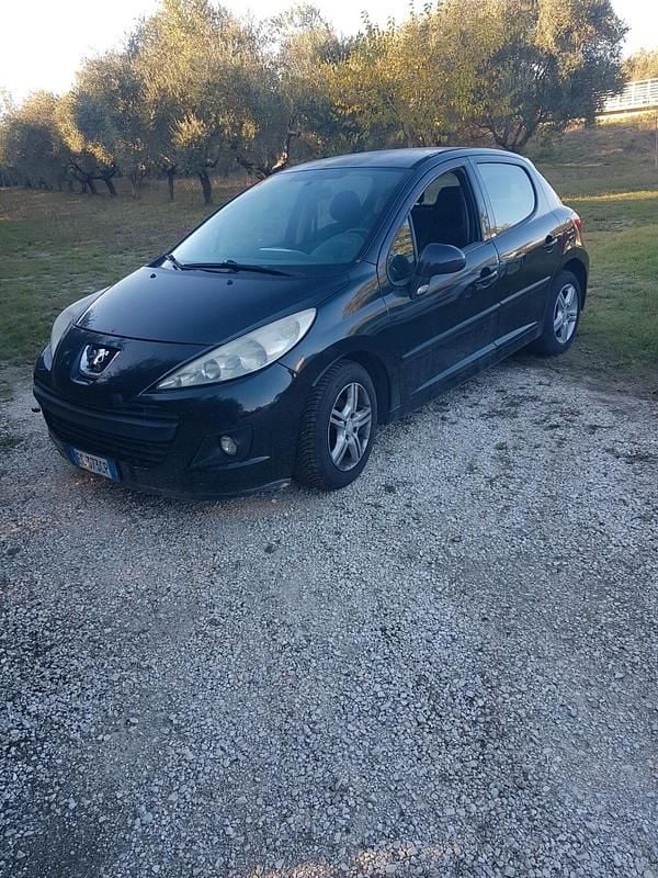Usata Peugeot 207 73 CV (53 kW) 2010 Nero Berlina