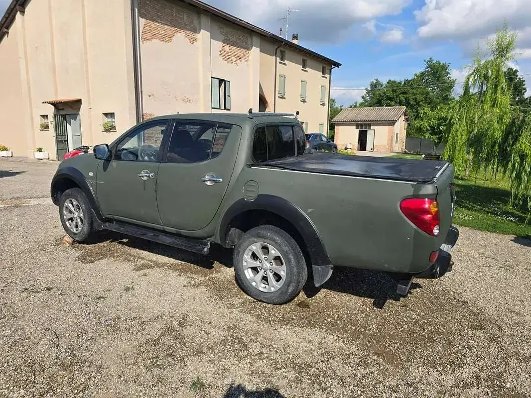 Usata Mitsubishi L200 Intense+ 178 CV (130 kW) 2010 Verde Pick-up