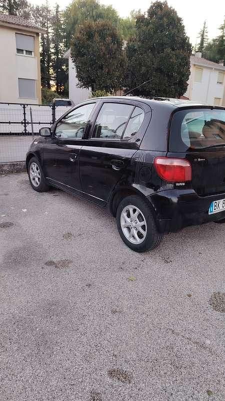 Usata Toyota Yaris Sol 68 CV (50 kW) 2000 Berlina