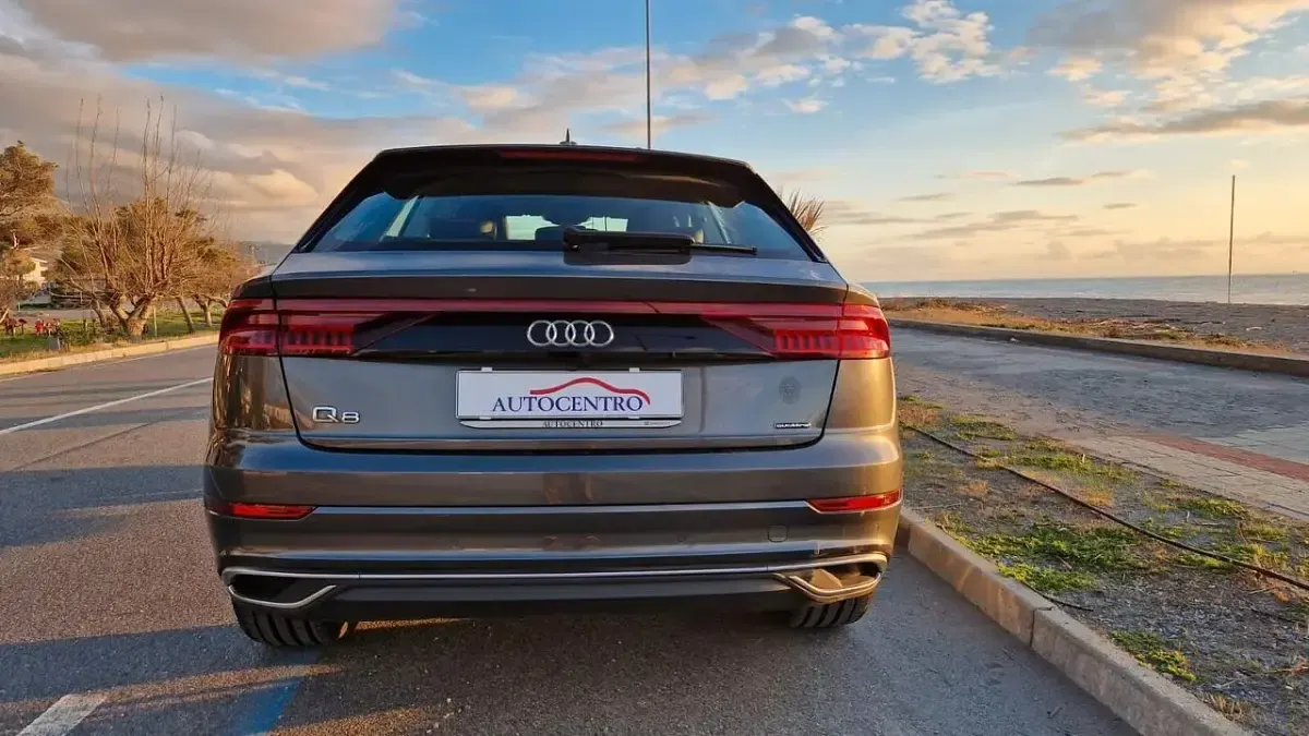 Usata Audi Q8 Sport 231 CV (169 kW) 2019 Grigio SUV