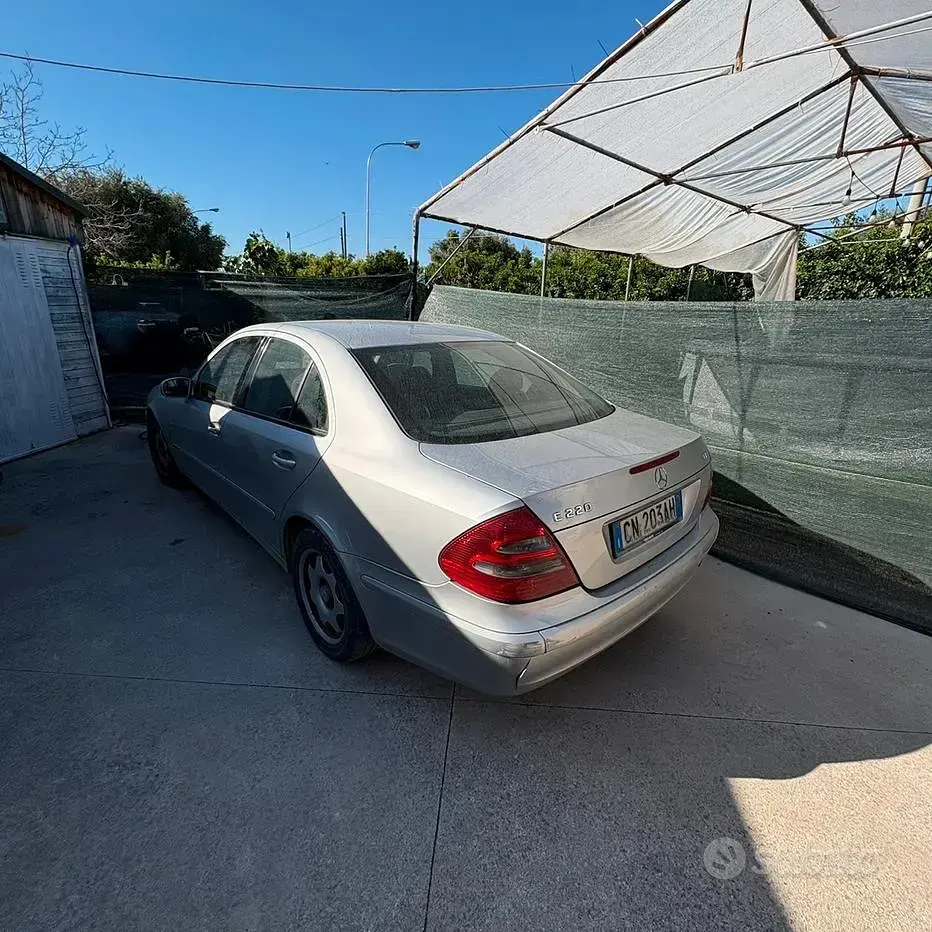 Usata Mercedes E220 150 CV (110 kW) 2004 Berlina