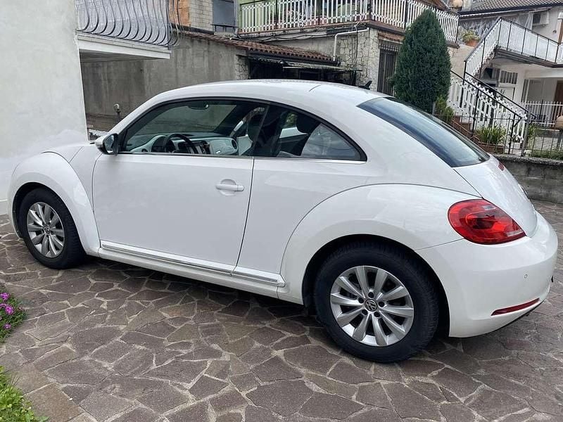 Usata VW Beetle 105 CV (77 kW) 2012 Bianco Utilitaria