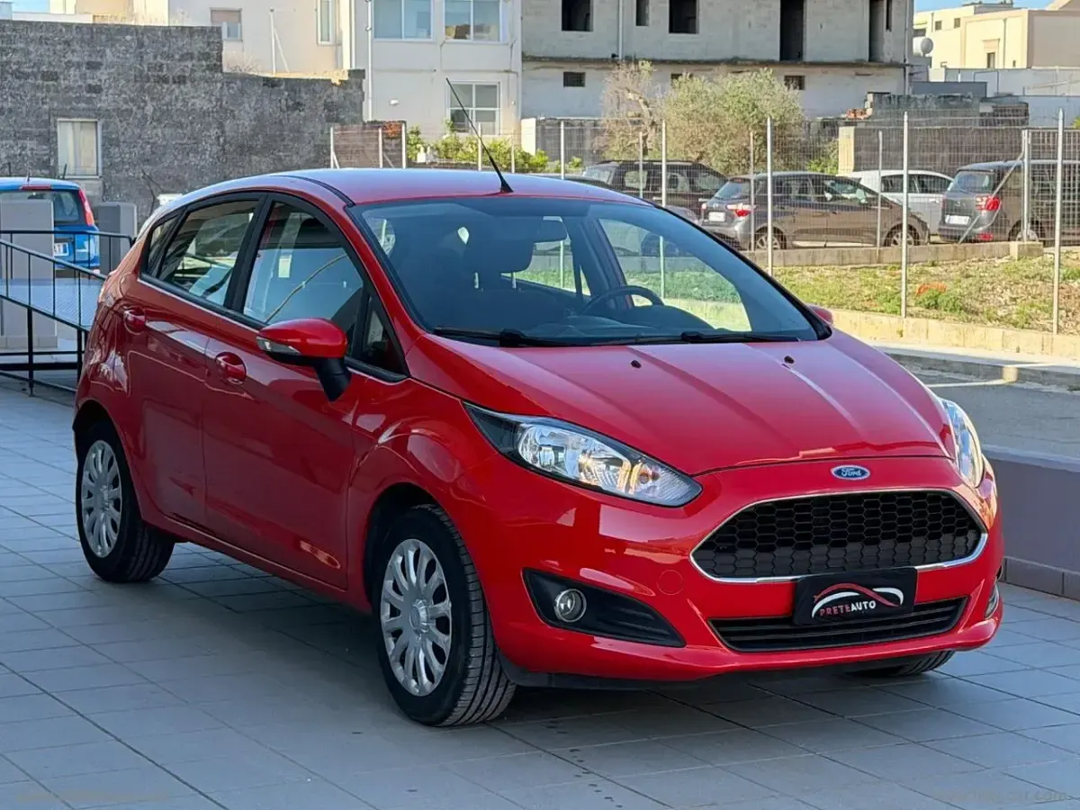 Usata Ford Fiesta 80 CV (58 kW) 2016 Rosso Utilitaria